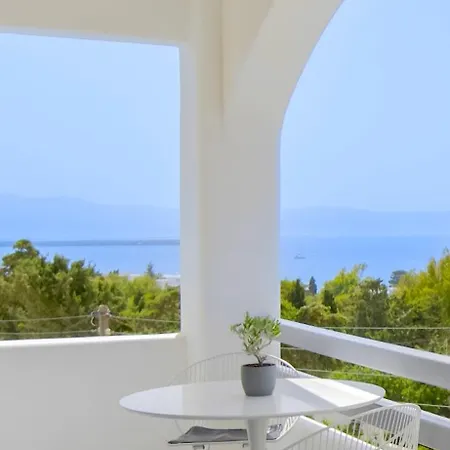 Alexander Aparthotel 4*