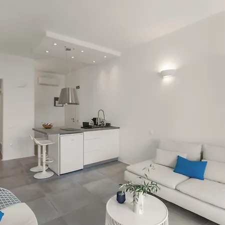 Aparthotel Alexander 4*